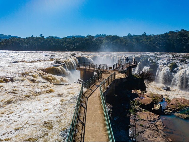 Cataratas de Quilombo e Treze Tílias